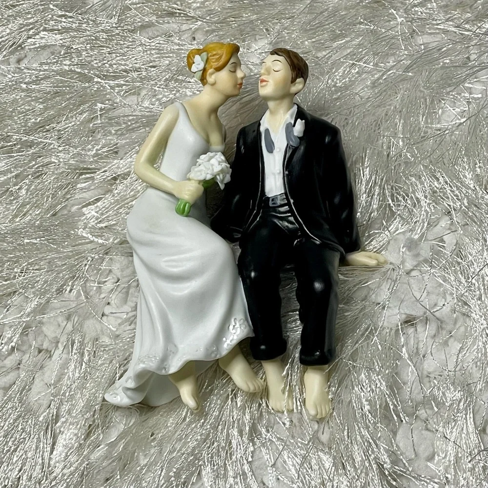 Sitting Bride/Groom Cake Topper